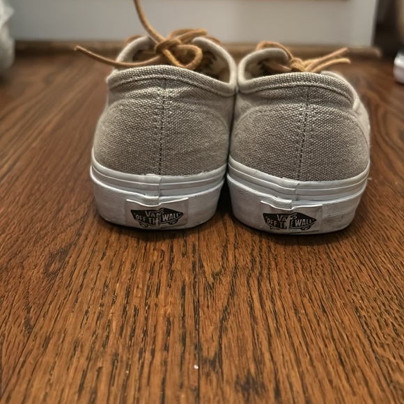 Linen Vans - Picture 3 of 3